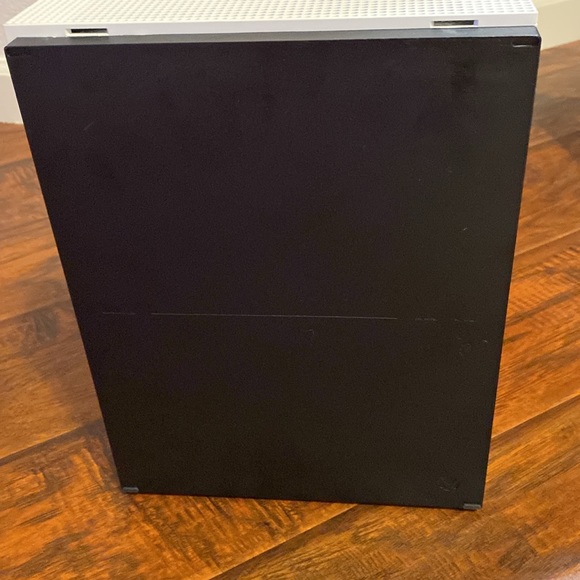 Xbox One S - Picture 3 of 8